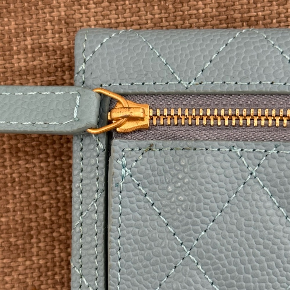 CHANEL Rare Light Blue/Pink Classic Tri-Fold Quilted Leather Wallet - Picture 11 of 11